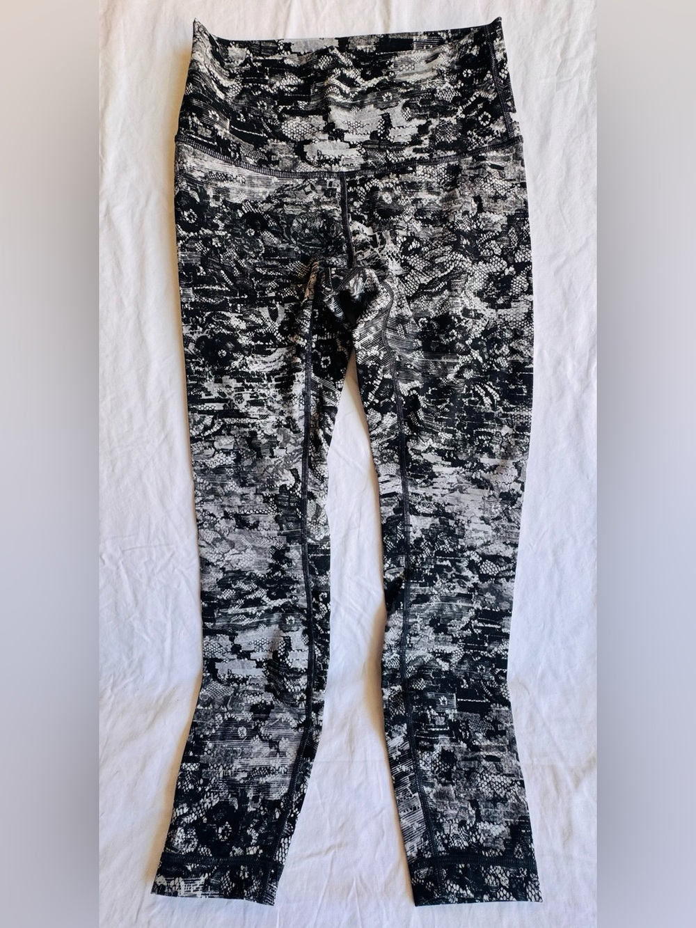 lululemon athletica Black & Gray Patterned High-Rise Jeggings